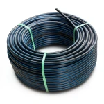 لفة أنابيب HDPE ضغط 6 بار PE 80 قطر خارجي 75 مم SDR 22 أسود مع خط أزرق