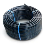 لفة أنابيب HDPE ضغط 10 بار PE 80، قطر خارجي 63 مم، SDR 13.6، أسود مع خطوط زرقاء