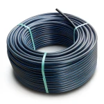 لفة أنابيب HDPE ضغط 10 بار PE80 قطر خارجي 75 مم SDR 13.6 أسود مع خطوط زرقاء