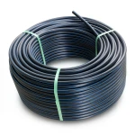 لفة أنابيب بلاستيك HDPE ضغط 10 بار PE 80 قطر خارجي 90 مم SDR 13.6 أسود مع خطوط زرقاء
