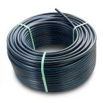 لفة أنابيب HDPE ضغط اسمي 10 بار PE 80، قطر خارجي 125 مم SDR 13.6، أسود مع خطوط زرقاء