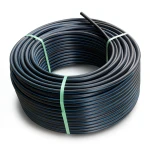 لفة أنابيب HDPE ضغط 10 بار PE 80، قطر خارجي 25 مم SDR 13.6 لون أسود مع خط أزرق