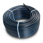 لفة أنابيب بلاستيك HDPE ضغط PN 12.5 بار PE 80 قطر خارجي 25 مم SDR 11 لون أسود مع خط أزرق