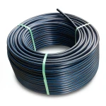 لفة أنابيب بلاستيك HDPE ضغط 16 بار PE 80، قطر خارجي 16 مم SDR 9 أسود مع خط أزرق