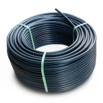 لفة أنابيب HDPE ضغط 12.5 بار PE 80 قطر خارجي 140 مم SDR 11 أسود مع خط أزرق