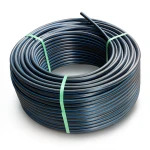 لفة أنابيب HDPE ضغط 16 بار PE 80، قطر خارجي 50 مم SDR 9 أسود مع خطوط زرقاء