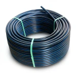 لفة أنابيب بلاستيك HDPE ضغط 12.5 بار PE 100 قطر 40 مم SDR 13.6 أسود مع خطوط زرقاء