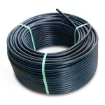 لفة أنابيب بلاستيك HDPE ضغط 12.5 بار PE 100 قطر خارجي 50 مم SDR 13.6 أسود مع خط أزرق
