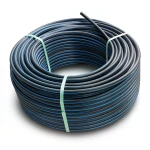 لفة أنابيب بلاستيك HDPE ضغط 12.5 بار PE 100 قطر خارجي 50 مم SDR 13.6 أسود مع خط أزرق