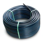 لفة أنابيب بلاستيك بولي ايثيلين عالي الكثافة ضغط 12.5 بار [PE 100] قطر خارجي 63 مم SDR 13.6 لون أسود مع خط أزرق