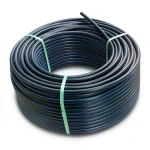 لفة أنابيب بلاستيك HDPE ضغط 12.5 بار PE 100 قطر خارجي 90 مم SDR 13.6 أسود مع خطوط زرقاء