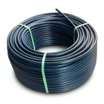 لفة أنابيب HDPE ضغط 16 بار PE 80، قطر خارجي 50 مم SDR 9 أسود مع خطوط زرقاء
