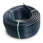 لفة أنابيب HDPE ضغط 12.5 بار [PE 100] قطر خارجي 140 مم SDR 13.6 لون أسود مع خط أزرق