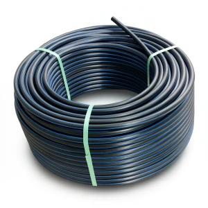 لفة أنابيب بلاستيك HDPE ضغط 6.3 بار PE 100 قطر خارجي 75 مم SDR 26 لون أسود مع خط أزرق