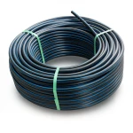 لفة أنابيب بلاستيك HDPE ضغط 6.3 بار PE 100 قطر خارجي 140 مم SDR 26 أسود مع خط أزرق