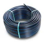 لفة أنابيب HDPE ضغط 6.3 بار PE 100 قطر خارجي 50 مم SDR 26 أسود مع خط أزرق