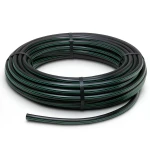 لفة أنابيب HDPE ضغط 6 بار PE 80 قطر خارجي 90 مم SDR 22 أسود مع خط أخضر