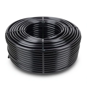لفة أنابيب HDPE ضغط 16 بار PE 80 قطر خارجي 32 مم سماكة 4.4 مم لون أسود