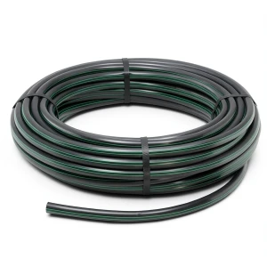 لفة أنابيب HDPE ضغط اسمي 9.8 بار PE63 قطر خارجي 90 مم SDR 9 أسود مع خطوط خضراء