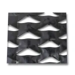 شبك بقلاوة حديد اسود مدرفل على الساخن تصميم معماري سمك 1.8 مم مقاس 1.22×1 متر