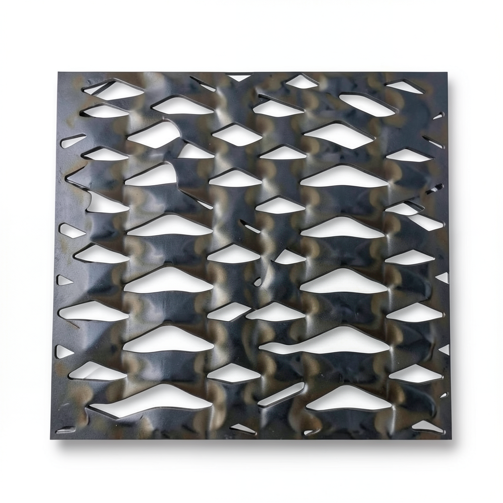 Hot Rolled Expanded Metal Mesh 2.8 mm Thickness, 1.22 M Width, 2 M Length, Memari Shape