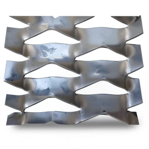 Hot Rolled Expanded Metal Mesh 2.7 mm Thickness 2.44×7 M Memari Form