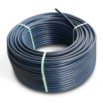 لفة أنابيب HDPE ضغط 4 بار PE100 قطر خارجي 63 مم SDR 33 أسود مع خط أزرق