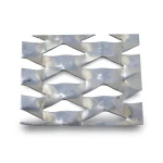 سلك شبك معدني ممدد (بقلاوه) حديد مدرفل على الساخن شكل معماري تخانة 3.8 mm مقاس 1.22×5 متر