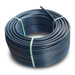 لفة أنابيب HDPE ضغط 4 بار PE 100 قطر خارجي 140 مم SDR 33 أسود مع خط أزرق
