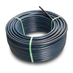 لفة أنابيب بلاستيك HDPE ضغط 9.9 بار PE 100 قطر خارجي 75 مم SDR 13.6 أسود مع خطوط زرقاء