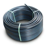 لفة أنابيب بولي ايثيلين عالي الكثافة ضغط 9.9 بار PE 100 قطر خارجي 160 مم SDR 13.6 أسود مع خطوط زرقاء