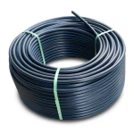 لفة أنابيب HDPE ضغط 12.5 بار PE 100 قطر خارجي 25 مم SDR 11 أسود مع خط أزرق