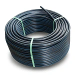لفة أنابيب HDPE ضغط 4 بار PE 100 قطر خارجي 140 مم SDR 33 أسود مع خط أزرق