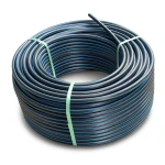 لفة أنابيب بلاستيك HDPE ضغط 9.9 بار PE 100 قطر خارجي 25 مم SDR 13.6 أسود مع خط أزرق