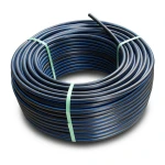 لفة أنابيب بلاستيك HDPE ضغط 9.9 بار PE 100 قطر 63 مم SDR 13.6 أسود مع خطوط زرقاء