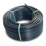 لفة أنابيب HDPE ضغط 19.2 بار PE 100 قطر خارجي 20 مم SDR 7.4 أسود مع خط أزرق