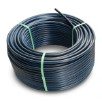 لفة أنابيب بلاستيك HDPE ضغط 12.5 بار PE 100 قطر خارجي 40 مم SDR 11 أسود مع خط أزرق