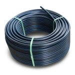 لفة أنابيب بلاستيك بولي ايثيلين عالي الكثافة ضغط 15.6 بار [PE 100] قطر خارجي 110 مم SDR 9 لون أسود مع خط أزرق