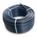 لفة أنابيب بلاستيك HDPE ضغط 19.2 بار PE 100، قطر خارجي 40 مم، SDR 7.4 لون أسود مع خط أزرق