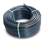 لفة أنابيب بلاستيك HDPE ضغط اسمي 19.2 بار PE 100 قطر خارجي 50 مم SDR 7.4 أسود مع خطوط زرقاء