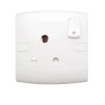 فيش كهرباء بمفتاح ثنائى القطب ولمبة اشارة 15 أمبير الفنار موديل ألف كلاسيك المقاس  7x7 اللون الأبيض