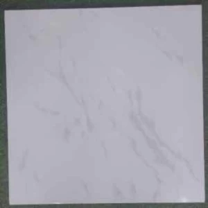 بلاط سيراميك إماراتي بتصميم رخامي 60×60 سم رمادي فاتح | 8004