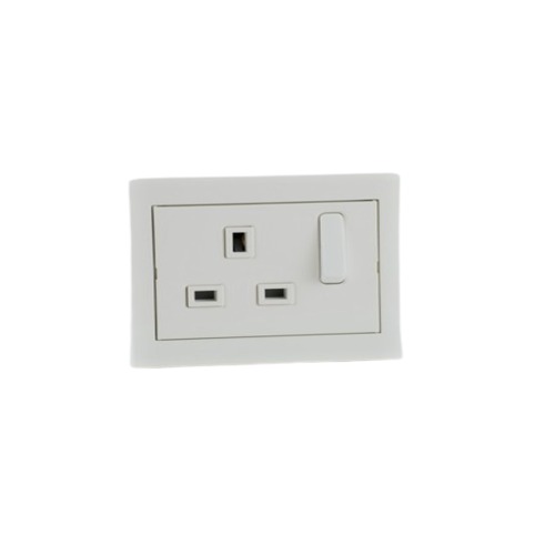 English Socket K1 with Switch 7×7 cm, White, 13 Ampere | N0511W