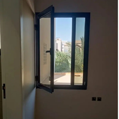 شباك المنيوم مفصلي زجاج دبل سماكه 24 mm، قطاع الالمنيوم 10.5 cm، سماكه 1.5 mm، لون شامبين | مصنع رال تك