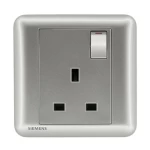 فيش كهرباء مفرد 13 امبير مع مفتاح تشغيل ومؤشر، فضي داكن، 86×86 مم، 250 فولت، ماركة سيمنز (دلتا سيتا)