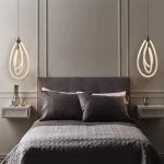 علاقي ذهبي ثلاثي، طول 52 سم، عرض 29 سم