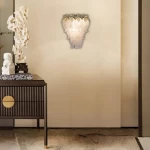 شريط جداري مودرن، ذهبي، إضاءة خافتة، أبعاد 33×28 سم، مقاس القاعدة 8×10 سم