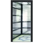 كابينة مصعد من ستانلس ستيل إسلامي فضي مع لمسات سوداء، مرآة نصفية، زوايا سوداء، وأرضية بنقوش إسلامية مميزة