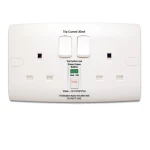 فيش كهرباء مزدوج بمفتاحين ثنائى القطب مع حماية من التكهرب 13 أمبير  الفنار موديل ألف كلاسيك المقاس  7x14 اللون الأبيض