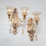 وحدة إضاءة جداريّة ذهبية، ارتفاع 24 سم، عرض 26 سم